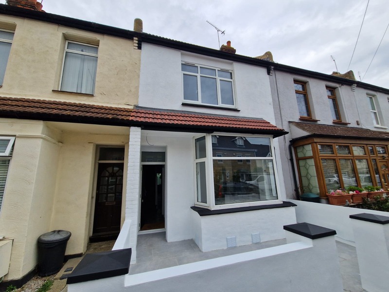 Communal kitchen in a 7 bed HMO conversion in Southend-on-Sea